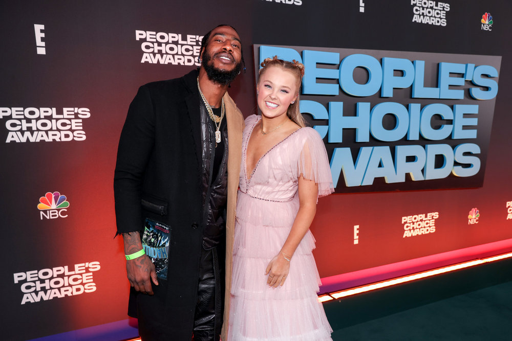 2021 People’s Choice Awards: See the Best Looks from the Red Carpet
