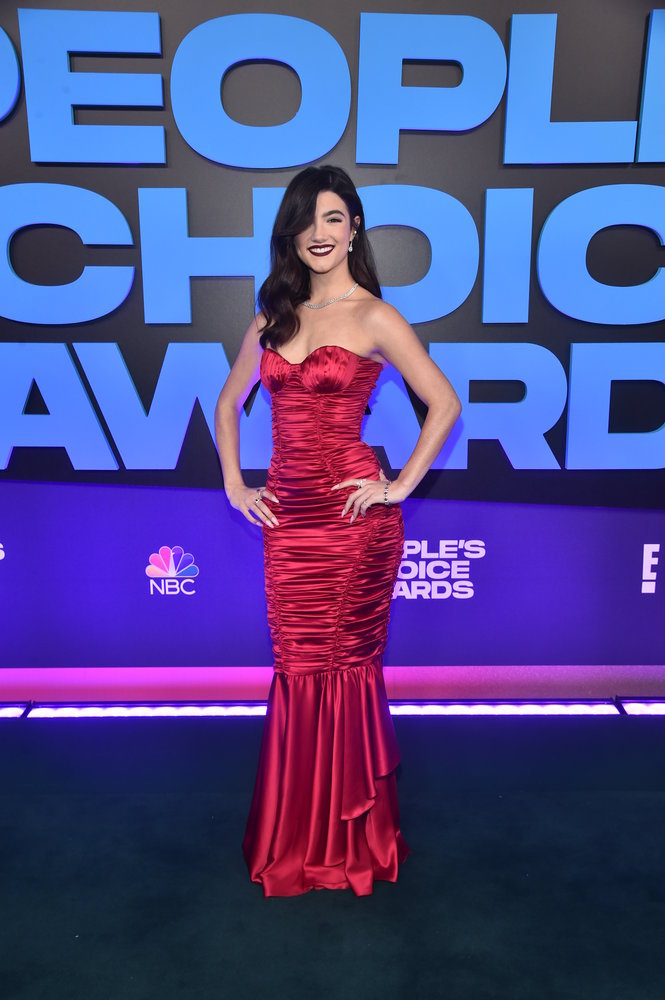 2021 People’s Choice Awards: See the Best Looks from the Red Carpet