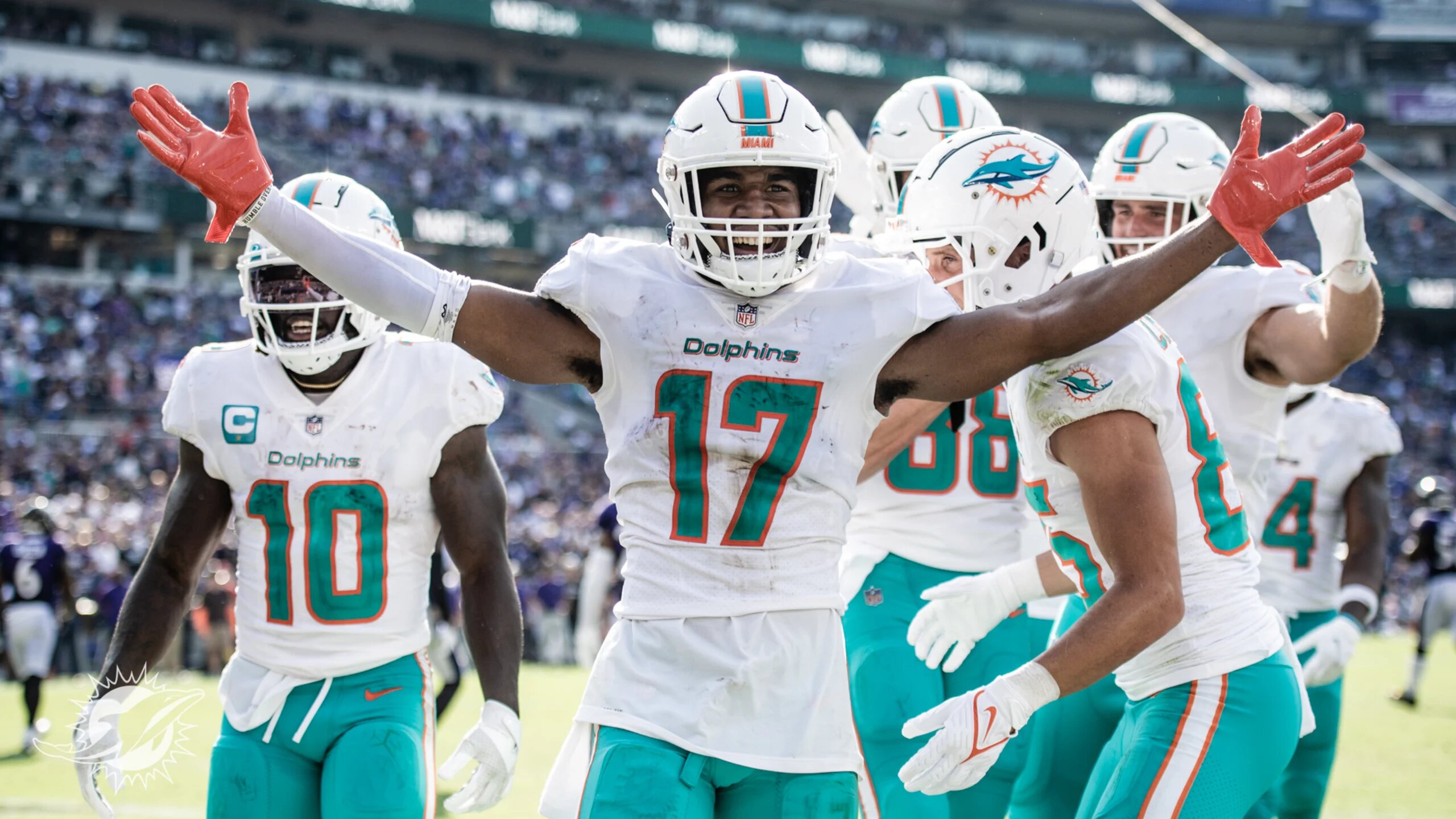 Tua, Hill, and Waddle Star in Dolphins’ Epic 4238 Comeback Win Over