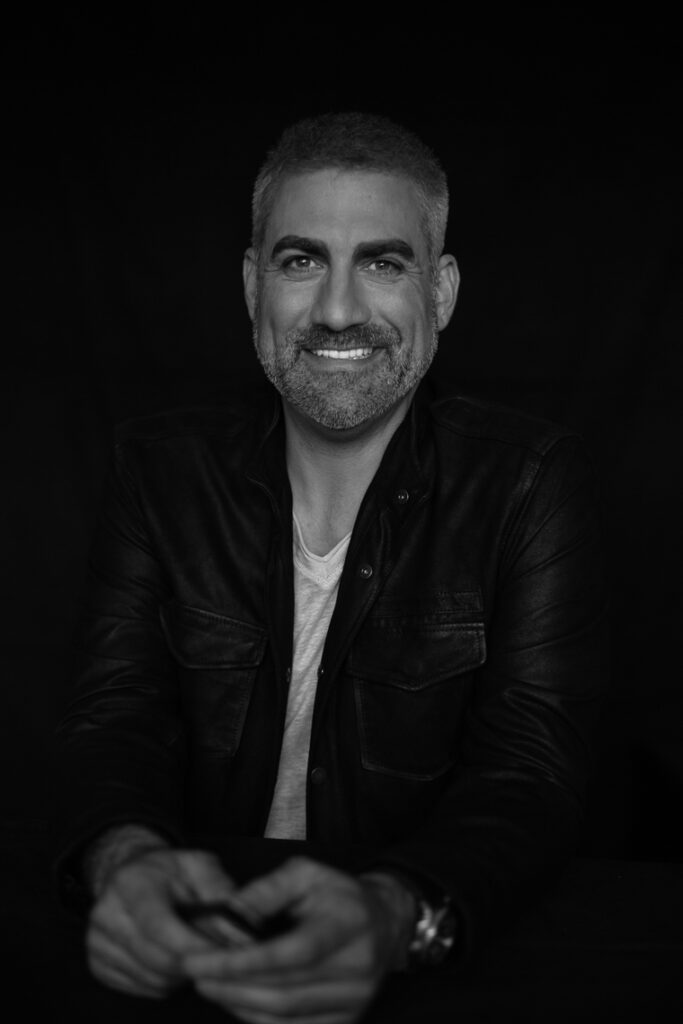 “American Idol” Winner Taylor Hicks Releases New Single “Porch Swing