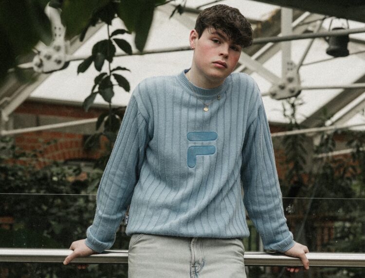 Oisín Sets the “Summer” Vibe with His Latest Release (Listen)