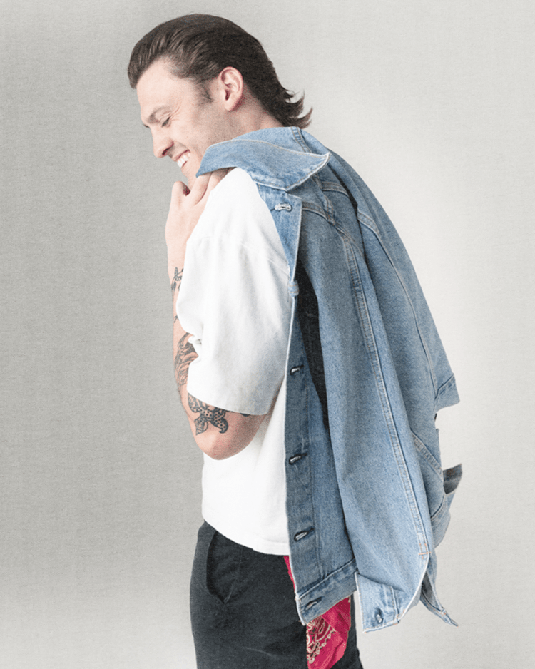 Logan Crosby Talks Releasing Debut Album & Embarking on First-Ever Headlining Tour – “The Nerves Are Starting to Get to Me”(Exclusive)