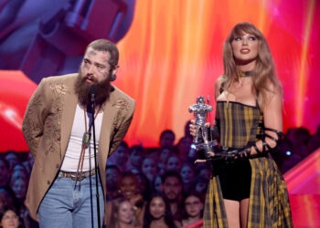 Taylor Swift Pays Homage To 9/11 Victims During First VMA Win of The Night for “Best Collaboration” with Post Malone