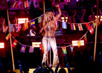 Karol G Performs “Si Antes Te Hubiera Conocido” at 2024 MTV VMAs – Watch