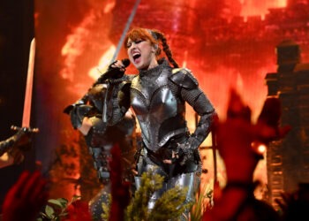 Chappell Roan Wishes “Good Luck, Babe” In Her Debut VMA Performance – Watch