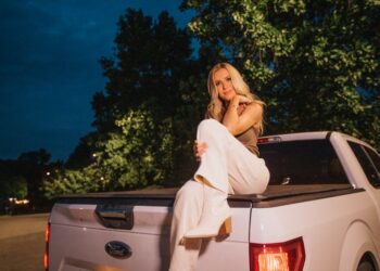 Sarahbeth Taite Reflects on the Moment She ~Almost~ Broke Up With Her Now Husband in New Visualizer for “What If We Broke Up” (Premiere)