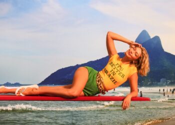Gigi Hadid Declares Flip-Flops the Hottest Trend of 2025 in Stunning New Havaianas Campaign