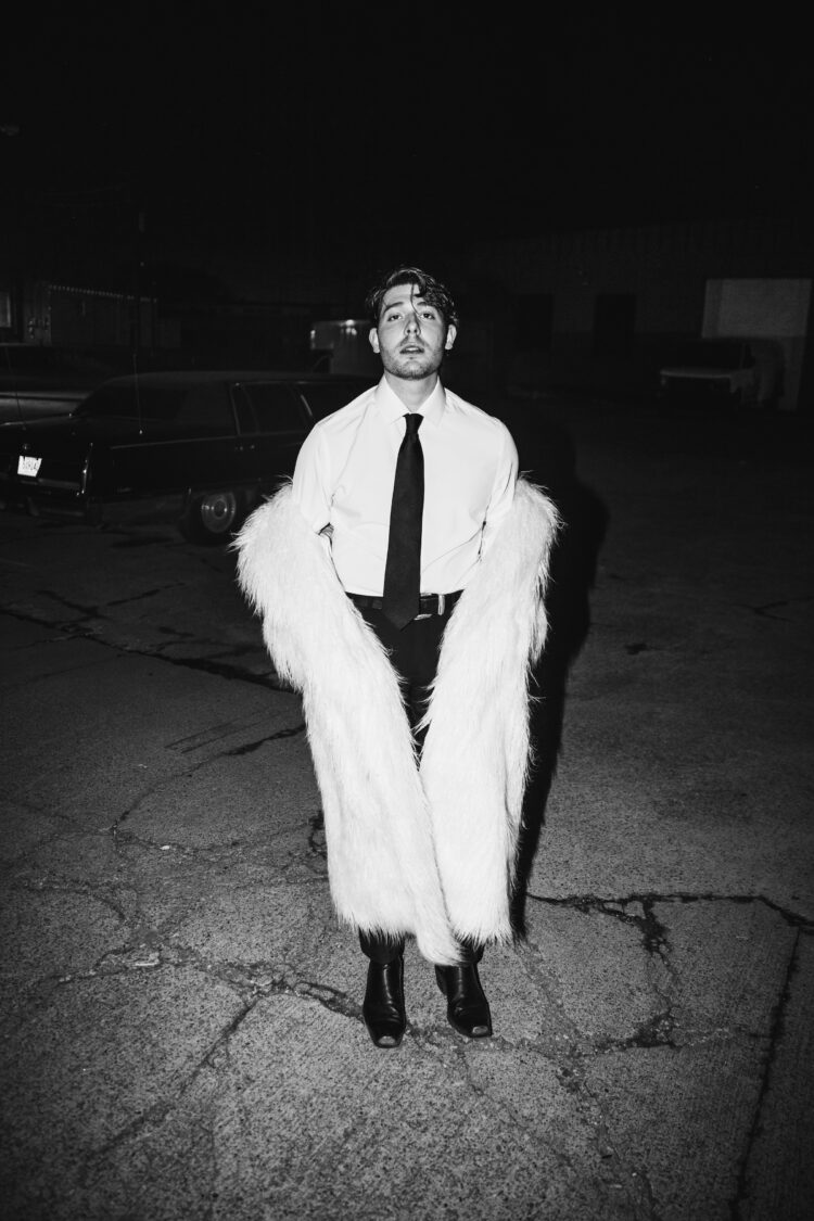 Sam Williams Has “No Problem” Being Bold, Genre-Bending, and Unapologetically Himself on New Song and Upcoming Album ACT II: COUNTRYSTAR (Exclusive)