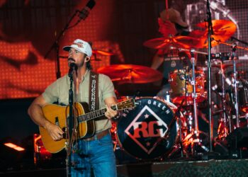 Riley Green Brings Southern Heat to NYC With Sold-Out “Damn Country Music Tour” Show at The Rooftop at Pier 17 (Review)