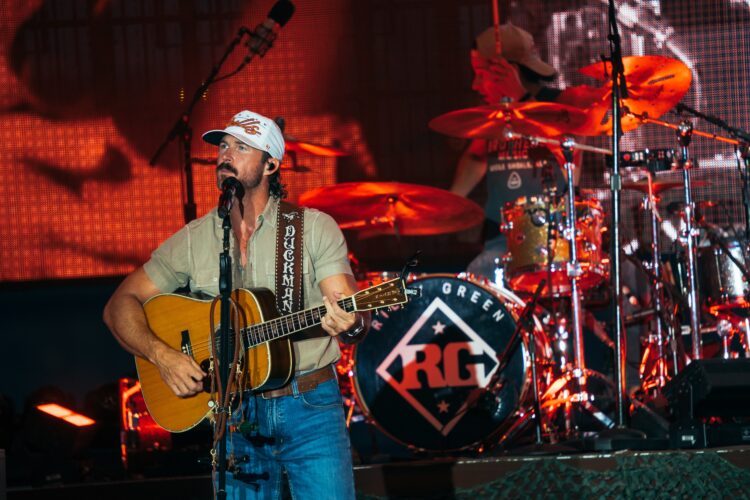 Riley Green Brings Southern Heat to NYC With Sold-Out “Damn Country Music Tour” Show at The Rooftop at Pier 17 (Review)