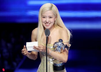 ROSÉ Wins First-Ever Moon Person at 2025 MTV VMAs, Thanking Her 16-Year-Old Self in Emotional Speech