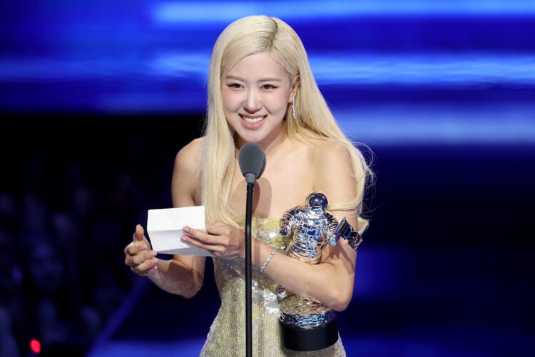 ROSÉ Wins First-Ever Moon Person at 2025 MTV VMAs, Thanking Her 16-Year-Old Self in Emotional Speech