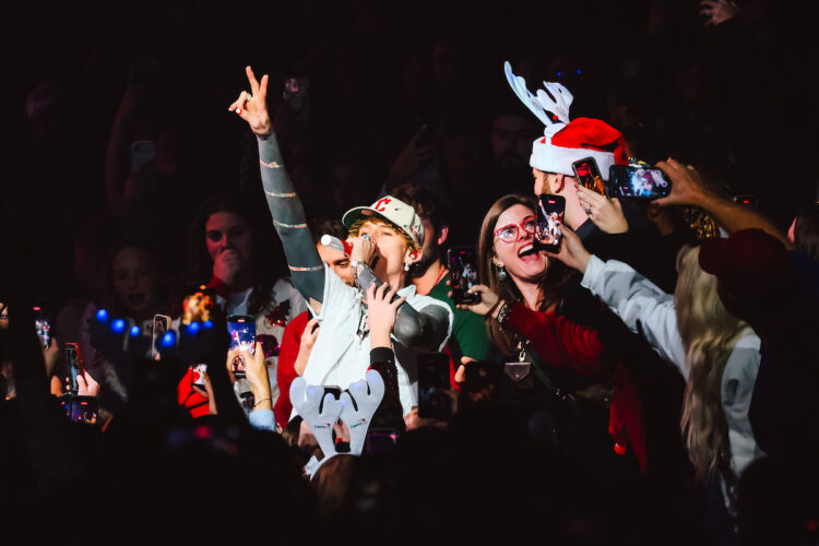 mgk Turns Brooklyn Into a Time Capsule of Chaos, Growth, and Redemption on the ‘Lost Americana Tour’ (Review)