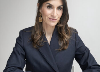 Zillennial Finance Expert “Mrs Dow Jones” Shares How Jewelry Insurance is Part of the Financial Glow Up You Need This Holiday Season (Exclusive)