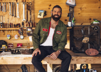 Jordan Davis Owned Radio City Music Hall With Heartfelt Hits and Career-Defining Confidence (Review)