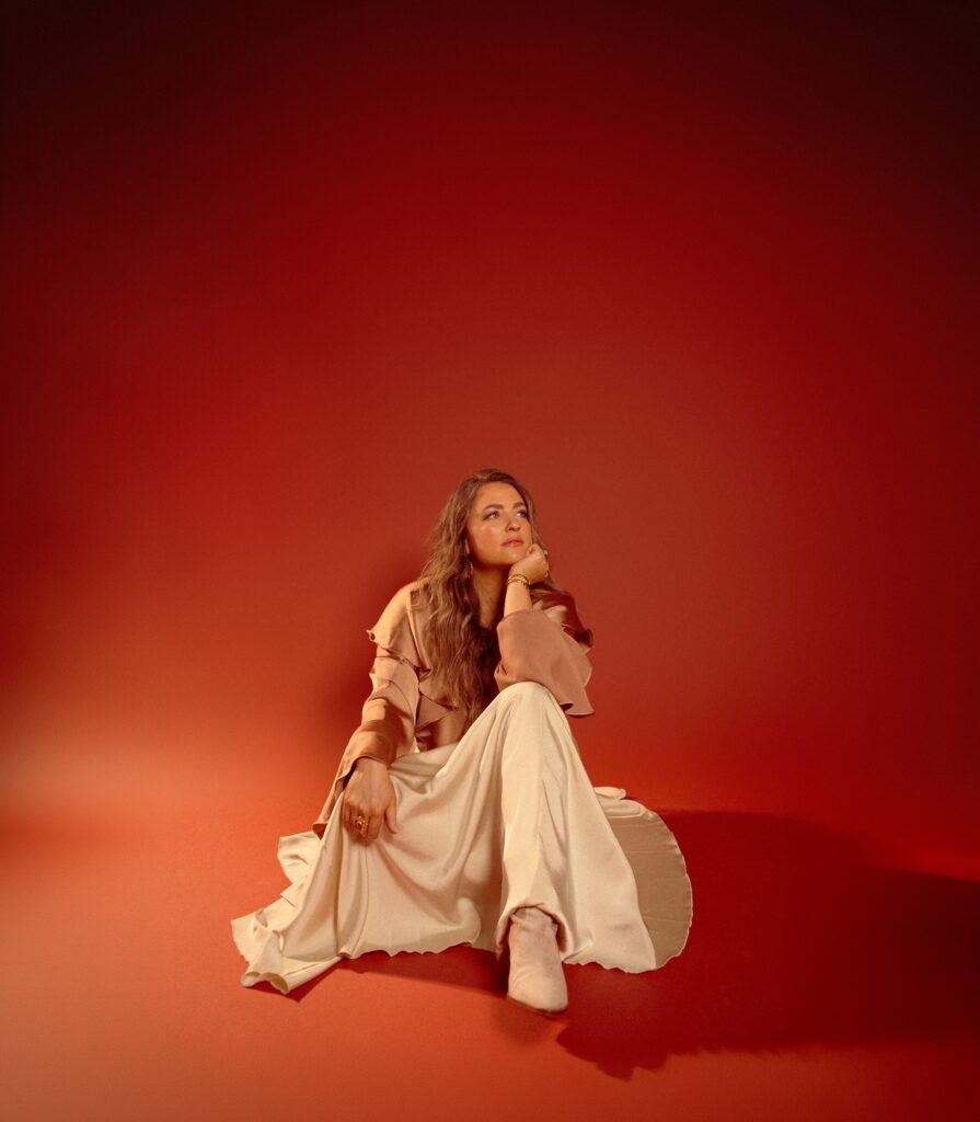 Leanna Crawford Talks Leaning Into Faith, Country, and Finding Gratitude in Life’s Unexpected Turns with New Album “Thank God” (Exclusive)