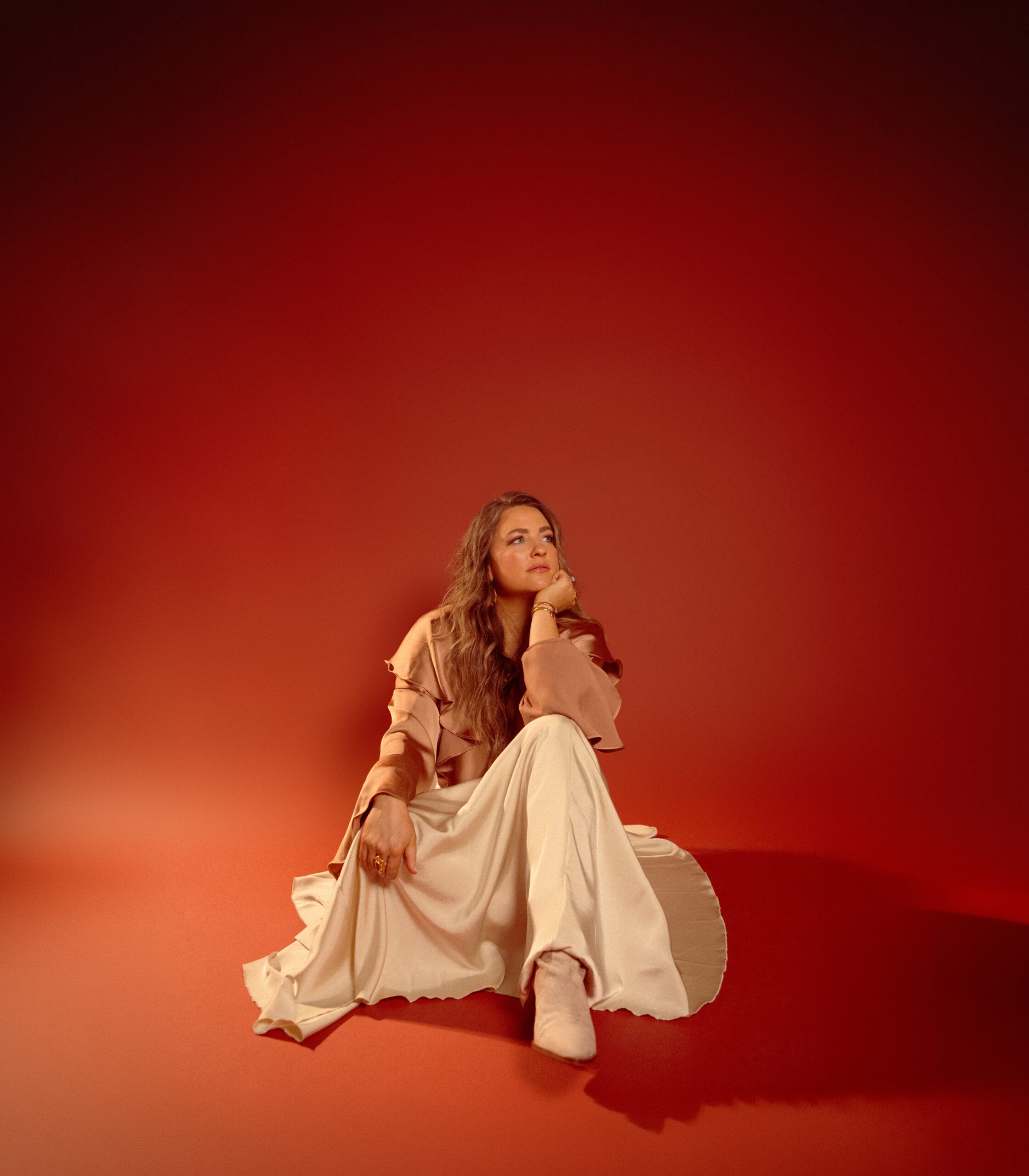 Leanna Crawford Talks Leaning Into Faith, Country, and Finding Gratitude in Life’s Unexpected Turns with New Album “Thank God” (Exclusive)