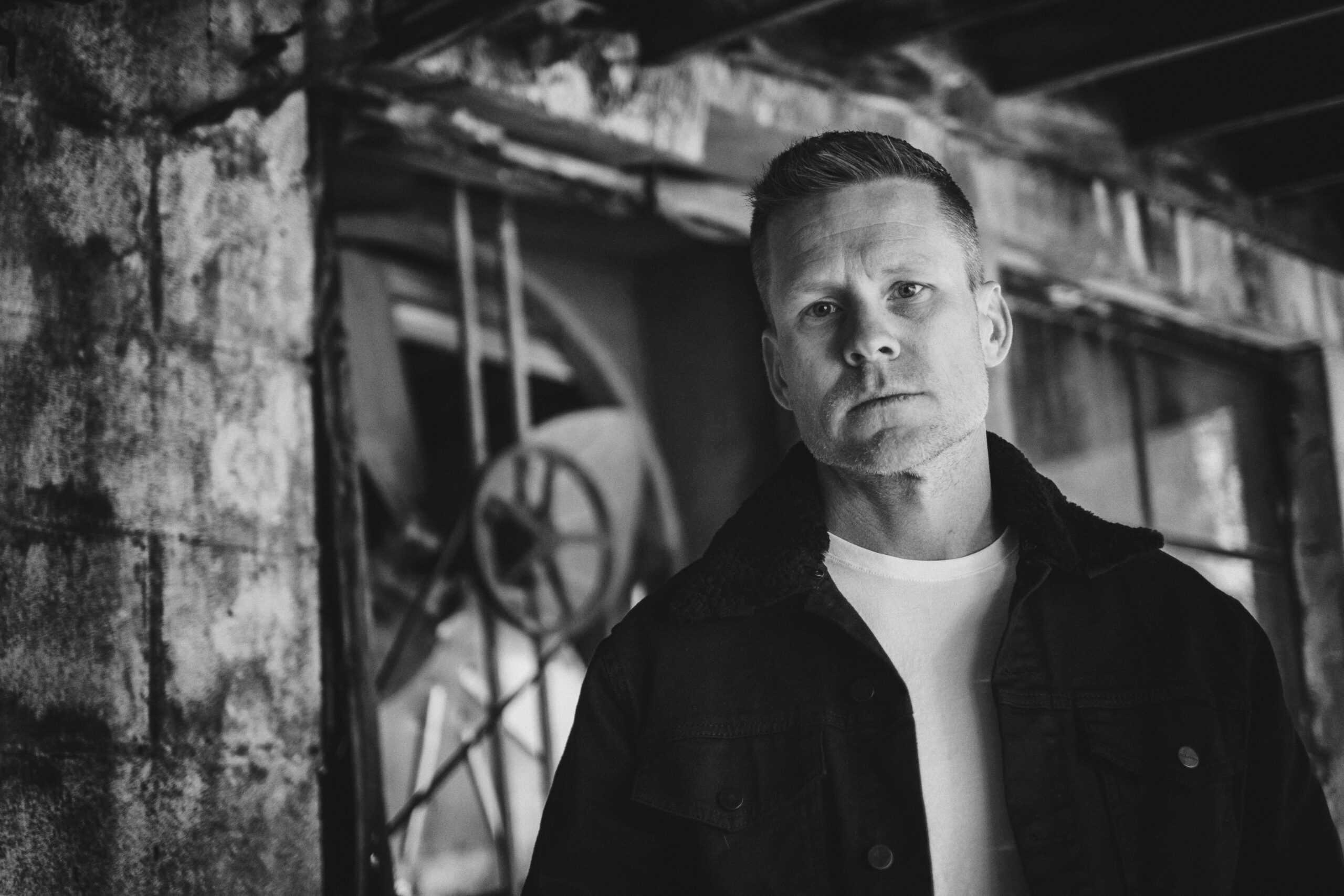 Mike Thomas Takes Us Inside His Cinematic New Album ‘Echoes’: “Rock Bottom Is a Real Place. So Is the Way Out” (Exclusive)